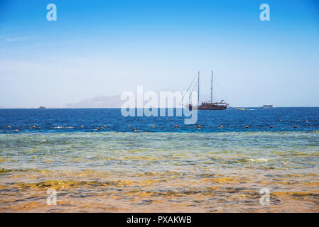 Schiff im Roten Meer Stockfoto