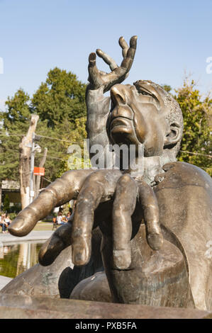 Armenien, Yerevan, Platz der Freiheit, Schwanensee, Arno Babajanyan Statue Stockfoto