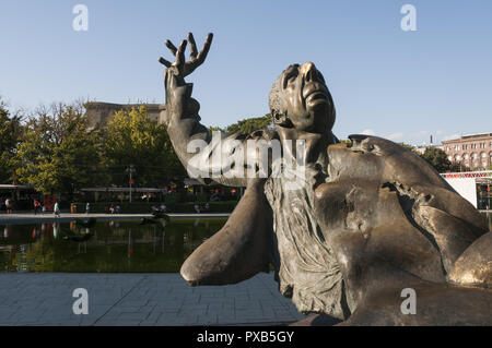 Armenien, Yerevan, Platz der Freiheit, Schwanensee, Arno Babajanyan Statue Stockfoto