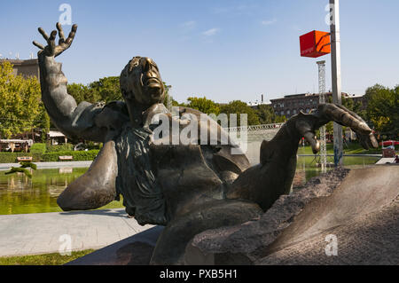Armenien, Yerevan, Platz der Freiheit, Schwanensee, Arno Babajanyan Statue Stockfoto