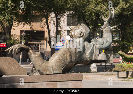 Armenien, Yerevan, Platz der Freiheit, Schwanensee, Arno Babajanyan Statue Stockfoto