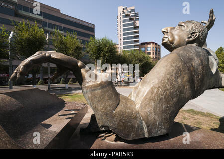 Armenien, Yerevan, Platz der Freiheit, Schwanensee, Arno Babajanyan Statue Stockfoto