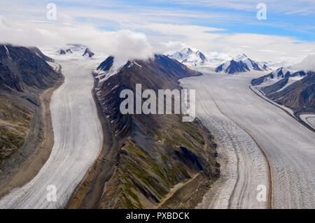 Kaskawulsh Glacier Split von Bergen im Kluane National Park, Yukon Stockfoto