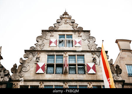 Architektur oder die alten Häuser auf die Straße der Stadt ältesten Principalmark in Münster in Deutschland. Die Häuser wurden im 16. Jahrhundert erbaut. Traditionelle deutsche antike Architektur. Stockfoto