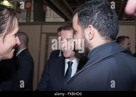 Der französische Präsident Emmanuel Längestrich besuche die 55. Internationale Landwirtschaftsmesse am Porte de Versailles Ausstellungszentrum in Paris. Stockfoto