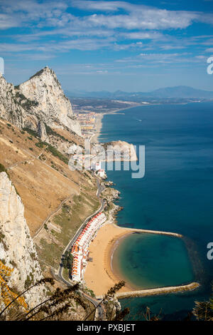 Eine Ansicht von Sandy Bay, Östlich von Gibraltar von der Spitze des Felsens Stockfoto