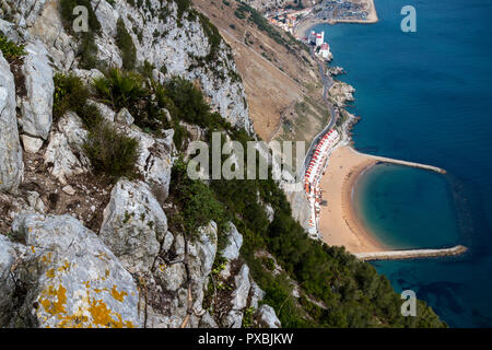 Eine Ansicht von Sandy Bay, Östlich von Gibraltar von der Spitze des Felsens Stockfoto