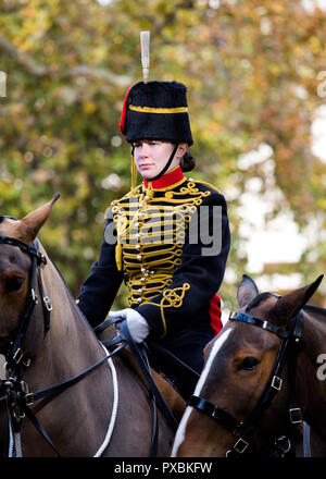 Weibliche Mitglied des King's Troop, Royal Horse artillery, Erinnerung Tag der Parade, London. Stockfoto