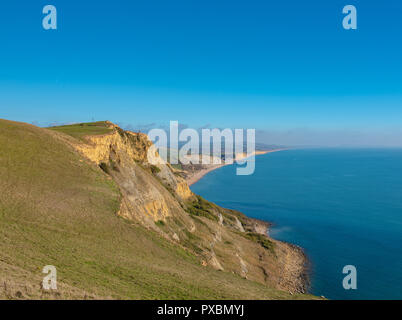 Seatown, Dorset, Großbritannien. 20. Oktober 2018. UK Wetter: herrlich warmen Sonnenschein und strahlend blauen Himmel entlang des South West Coast Path auf der schönen Jurassic Coast, in der Nähe von Bridport. Credit: Celia McMahon/Alamy leben Nachrichten Stockfoto