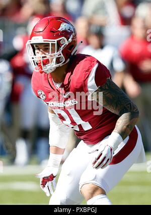 Oktober 20, 2018: Grant Morgan #31 Arkansas linebacker Zurück peddles als das Spiel entwickelt. Arkansas besiegt Tulsa 23-0 Donald W. Reynolds Stadion in Fayetteville, AR, Richey Miller/CSM Stockfoto