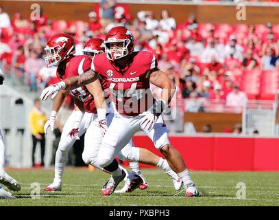 Oktober 20, 2018: Arkansas tight end Austin Cantrell #44 kommt die Linie als die Kugel eingerastet ist. Arkansas besiegt Tulsa 23-0 Donald W. Reynolds Stadion in Fayetteville, AR, Richey Miller/CSM Stockfoto