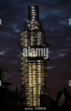Southbank, London UK. 20. Oktober 2018. UK Wetter, schöne Himmel über London während des Sonnenuntergangs. Big Ben. Quelle: Carol moir/Alamy leben Nachrichten Stockfoto