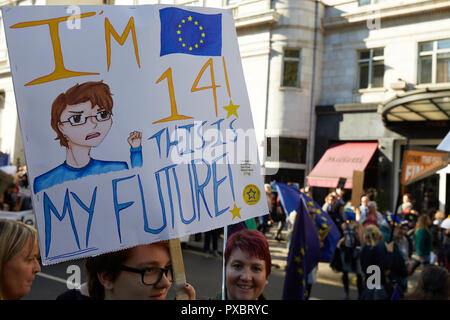 London, Großbritannien. Okt, 2018 20. Ein Plakat aloft von einem 14 Jahre alten an der Abstimmung März statt. Credit: Kevin J. Frost-/Alamy leben Nachrichten Stockfoto