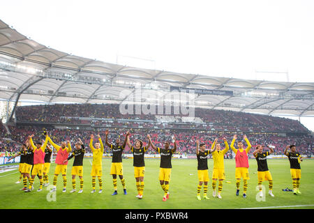 Stuttgart, Deutschland. Okt, 2018 20. Der dortmunder Spieler grüße die Fans nach einem Deutschen Bundesligaspiel zwischen dem VfB Stuttgart und Borussia Dortmund, in Stuttgart, Deutschland, am Okt. 20, 2018. Dortmund gewann 4-0. Credit: Kevin Voigt/Xinhua/Alamy leben Nachrichten Stockfoto