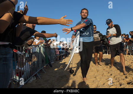 Peniche, Portugal. Okt, 2018 20. Joan Duru (FRA) gesehen wird, bereitet das Wasser am Strand, Supertubos Peniche. Brasilianischen surfer Italo Ferreira zu geben Sie gewann die Portugiesische Bühne der Welt surfen Liga, MEO Rio Curl Pro, in Berlin statt. Ferreira besiegt Franzose Joan Duru in der Endrunde nach dem Sieg gegen Landsmann Gabriel Medina im Halbfinale. Jetzt alle Aufmerksamkeit geht an havaii, der letzte Schritt, dass die nächste Welt surfen Meister entscheiden wird. Quelle: Hugo Amaral/SOPA Images/ZUMA Draht/Alamy leben Nachrichten Stockfoto