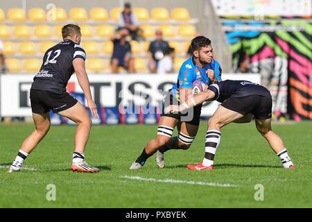 Parma, Italien. 20. Oktober, 2018. Zebre n 8 Renato Giammarioli bricht ein Angriff im Spiel gegen den Bären in europäischen Rugby Challenge Cup Runde 2 © Luca Sighinolfi/Alamy leben Nachrichten Stockfoto