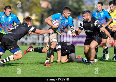 Parma, Italien. 20. Oktober, 2018. Die flanker Zebre Johan Meyer bricht Bären Verteidigung in europäischen Rugby Challenge Cup Runde 2 © Luca Sighinolfi/Alamy leben Nachrichten Stockfoto