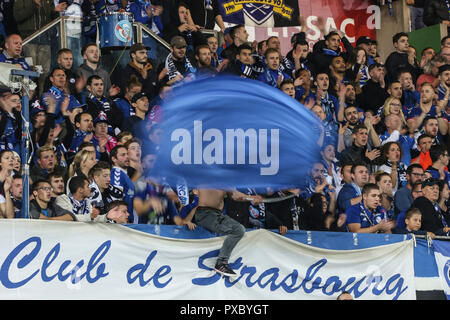 Monaco Unterstützer während der Französischen L1 Fußballspiel zwischen Straßburg (Rcsa) und Monaco auf der Meinau Stadion in Straßburg betrachtet. Endergebnis: Straßburg 2 - 1 Monaco Stockfoto