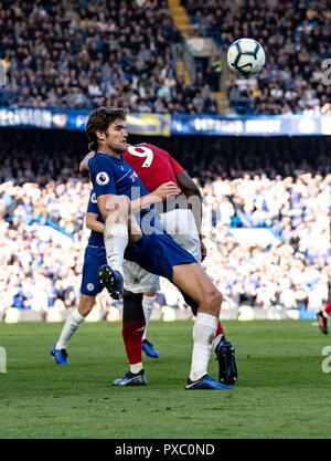 London, Großbritannien. Okt, 2018 20. Marcos Alonso von Chelsea in der Premier League zwischen Chelsea und Manchester United an der Stamford Bridge, London, England am 20. Oktober 2018. Foto von Liam McAvoy. Credit: UK Sport Pics Ltd/Alamy leben Nachrichten Stockfoto