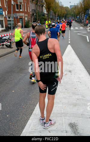Amsterdam, Niederlande. Okt 2018 21. Marathon von Amsterdam. Einen Moment im Team im Osten der Niederlande Amsterdam 2018 Credit: Robert vantgarde Hoenderdaal/Alamy leben Nachrichten Stockfoto