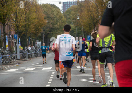 Amsterdam, Niederlande. Okt 2018 21. Marathon von Amsterdam. Einen Moment im Team im Osten der Niederlande Amsterdam 2018 Credit: Robert vantgarde Hoenderdaal/Alamy leben Nachrichten Stockfoto
