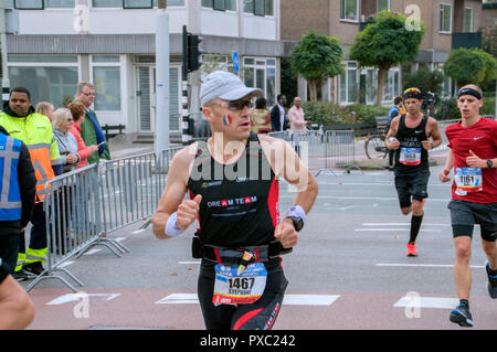 Amsterdam, Niederlande. Okt 2018 21. Marathon von Amsterdam. Einen Moment im Team im Osten der Niederlande Amsterdam 2018 Credit: Robert vantgarde Hoenderdaal/Alamy leben Nachrichten Stockfoto