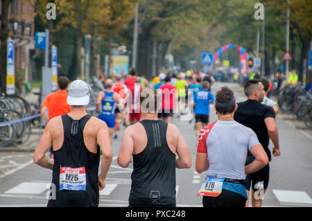 Amsterdam, Niederlande. Okt 2018 21. Marathon von Amsterdam. Einen Moment im Team im Osten der Niederlande Amsterdam 2018 Credit: Robert vantgarde Hoenderdaal/Alamy leben Nachrichten Stockfoto