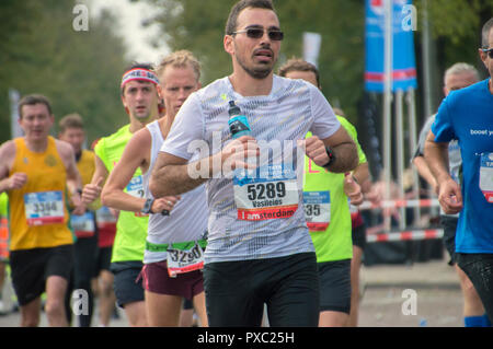 Amsterdam, Niederlande. Okt 2018 21. Marathon von Amsterdam. Einen Moment im Team im Osten der Niederlande Amsterdam 2018 Credit: Robert vantgarde Hoenderdaal/Alamy leben Nachrichten Stockfoto