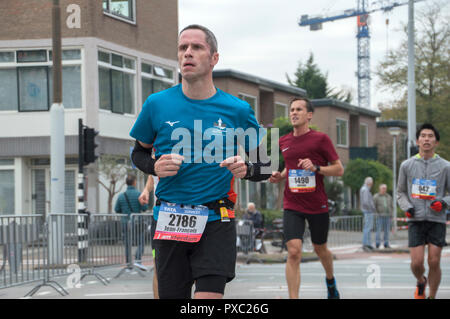 Amsterdam, Niederlande. Okt 2018 21. Marathon von Amsterdam. Einen Moment im Team im Osten der Niederlande Amsterdam 2018 Credit: Robert vantgarde Hoenderdaal/Alamy leben Nachrichten Stockfoto