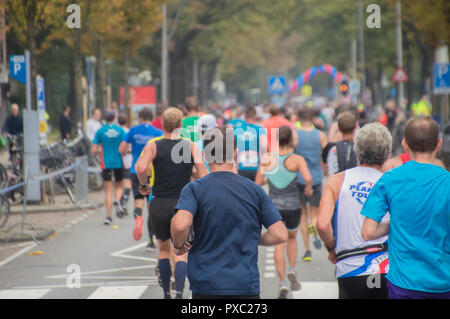 Amsterdam, Niederlande. Okt 2018 21. Marathon von Amsterdam. Einen Moment im Team im Osten der Niederlande Amsterdam 2018 Credit: Robert vantgarde Hoenderdaal/Alamy leben Nachrichten Stockfoto