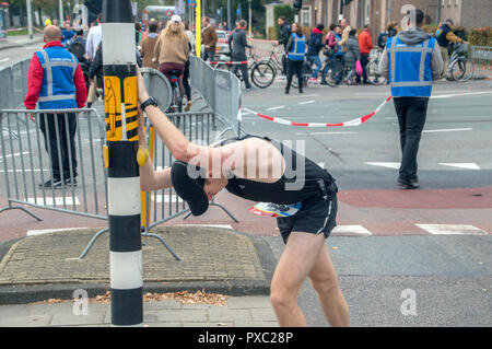 Amsterdam, Niederlande. Okt 2018 21. Marathon von Amsterdam. Einen Moment im Team im Osten der Niederlande Amsterdam 2018 Credit: Robert vantgarde Hoenderdaal/Alamy leben Nachrichten Stockfoto