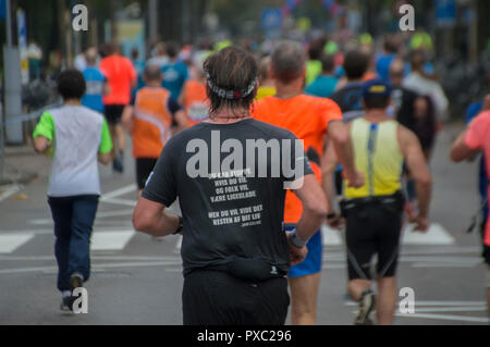 Amsterdam, Niederlande. Okt 2018 21. Marathon von Amsterdam. Einen Moment im Team im Osten der Niederlande Amsterdam 2018 Credit: Robert vantgarde Hoenderdaal/Alamy leben Nachrichten Stockfoto