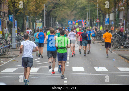 Amsterdam, Niederlande. Okt 2018 21. Marathon von Amsterdam. Einen Moment im Team im Osten der Niederlande Amsterdam 2018 Credit: Robert vantgarde Hoenderdaal/Alamy leben Nachrichten Stockfoto