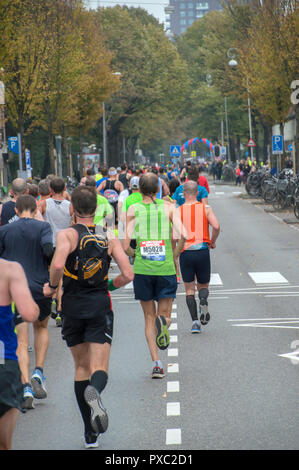 Amsterdam, Niederlande. Okt 2018 21. Marathon von Amsterdam. Einen Moment im Team im Osten der Niederlande Amsterdam 2018 Credit: Robert vantgarde Hoenderdaal/Alamy leben Nachrichten Stockfoto