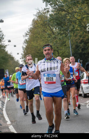 Amsterdam, Niederlande. Okt 2018 21. Marathon von Amsterdam. Einen Moment im Team im Osten der Niederlande Amsterdam 2018 Credit: Robert vantgarde Hoenderdaal/Alamy leben Nachrichten Stockfoto