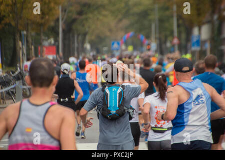 Amsterdam, Niederlande. Okt 2018 21. Marathon von Amsterdam. Einen Moment im Team im Osten der Niederlande Amsterdam 2018 Credit: Robert vantgarde Hoenderdaal/Alamy leben Nachrichten Stockfoto