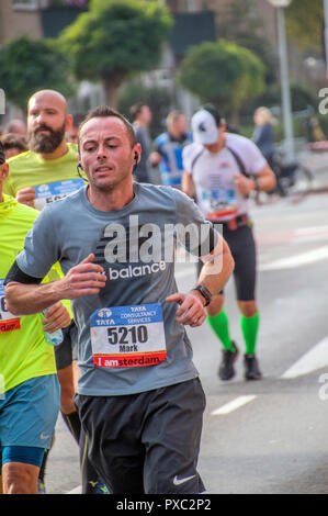 Amsterdam, Niederlande. Okt 2018 21. Marathon von Amsterdam. Einen Moment im Team im Osten der Niederlande Amsterdam 2018 Credit: Robert vantgarde Hoenderdaal/Alamy leben Nachrichten Stockfoto