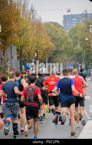 Amsterdam, Niederlande. Okt 2018 21. Marathon von Amsterdam. Einen Moment im Team im Osten der Niederlande Amsterdam 2018 Credit: Robert vantgarde Hoenderdaal/Alamy leben Nachrichten Stockfoto