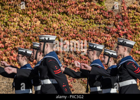 London, Großbritannien. Okt 2018 21. Meer Kadetten bereiten sie sich auf die jährlichen Trafalgar Day Parade in Horse Guards Parade bis März. Credit: Guy Corbishley/Alamy leben Nachrichten Stockfoto