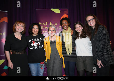 Rochdale, Großbritannien. Okt 2018 21. Schauspieler und Regisseur Joyce Branagh präsentiert und Pfarrer eine "Frauen der Welt Veranstaltung". Schauspieler, Mina Anwar, Krissi Bohn, Sue Devaney und Hannah Ellis Ryan vorhanden Lesungen von Poesie und Prosa aus dem maskew Sammlung klassischer Literatur aus Rochdale Central Library. Die Leistung erfolgt an der Städte in der 90 Jahre alten Vorhang Theater, Rochdale. 21. Oktober 2018 (C) Barbara Cook/Alamy leben Nachrichten Stockfoto