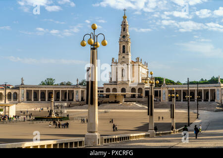 Heiligtum von Fatima, Portugal. Basilika von Nossa Senhora do Rosario und Platz. Eine der wichtigsten Marianischen Heiligtümer und Wallfahrten Lage in Th Stockfoto