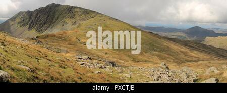 England Blick Richtung Dow Crag im englischen Lake District, Cumbria GROSSBRITANNIEN. Stockfoto