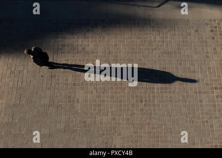 Lange Schatten auf Ein herbstlicher Nachmittag Stockfoto