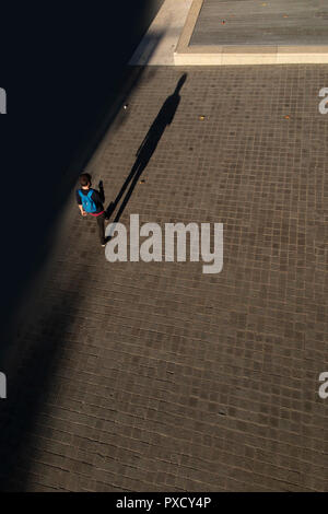 Lange Schatten auf Ein herbstlicher Nachmittag Stockfoto