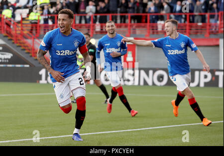 Förster' James Tavernier feiert zählen seine Seiten dritte Ziel vom Elfmeterpunkt während der LADBROKES Scottish Premier League Match an der Hoffnung CBD Stadium, Hamilton. Stockfoto