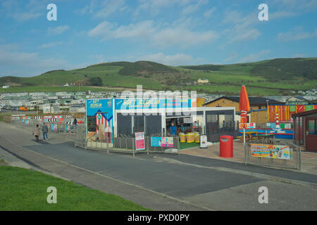 Caravan Park im Dorf Clarach an der Küste entlang auf die Cardigan Bay in der Nähe von Aberystwyth, Ceredigion, Wales Stockfoto