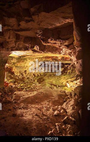 Innenraum eines seitlichen Galerie nach dem feuerstein Naht in einer der Flint Mines Schmutz der Gräber, Norfolk Stockfoto