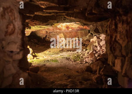 Innenraum eines seitlichen Galerie nach dem feuerstein Naht in einer der Flint Mines Schmutz der Gräber, Norfolk, England Stockfoto