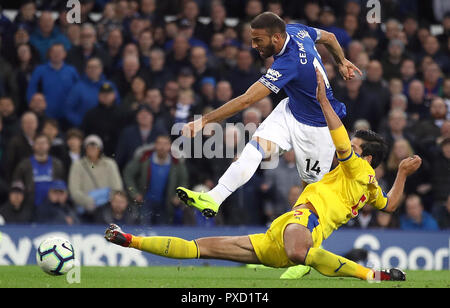 Everton ist Cenk Tosun scores zweites Ziel seiner Seite des Spiels während der Premier League Spiel im Goodison Park, Liverpool. Stockfoto