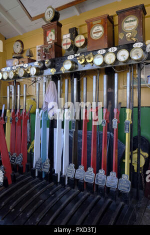 Die midford Bahnhof Stellwerk, von der stillgelegten Bahnstrecke Somerset und Dorset, jetzt bei Washford Station stationiert, Somerset, auf der West Somerset Railway Stockfoto